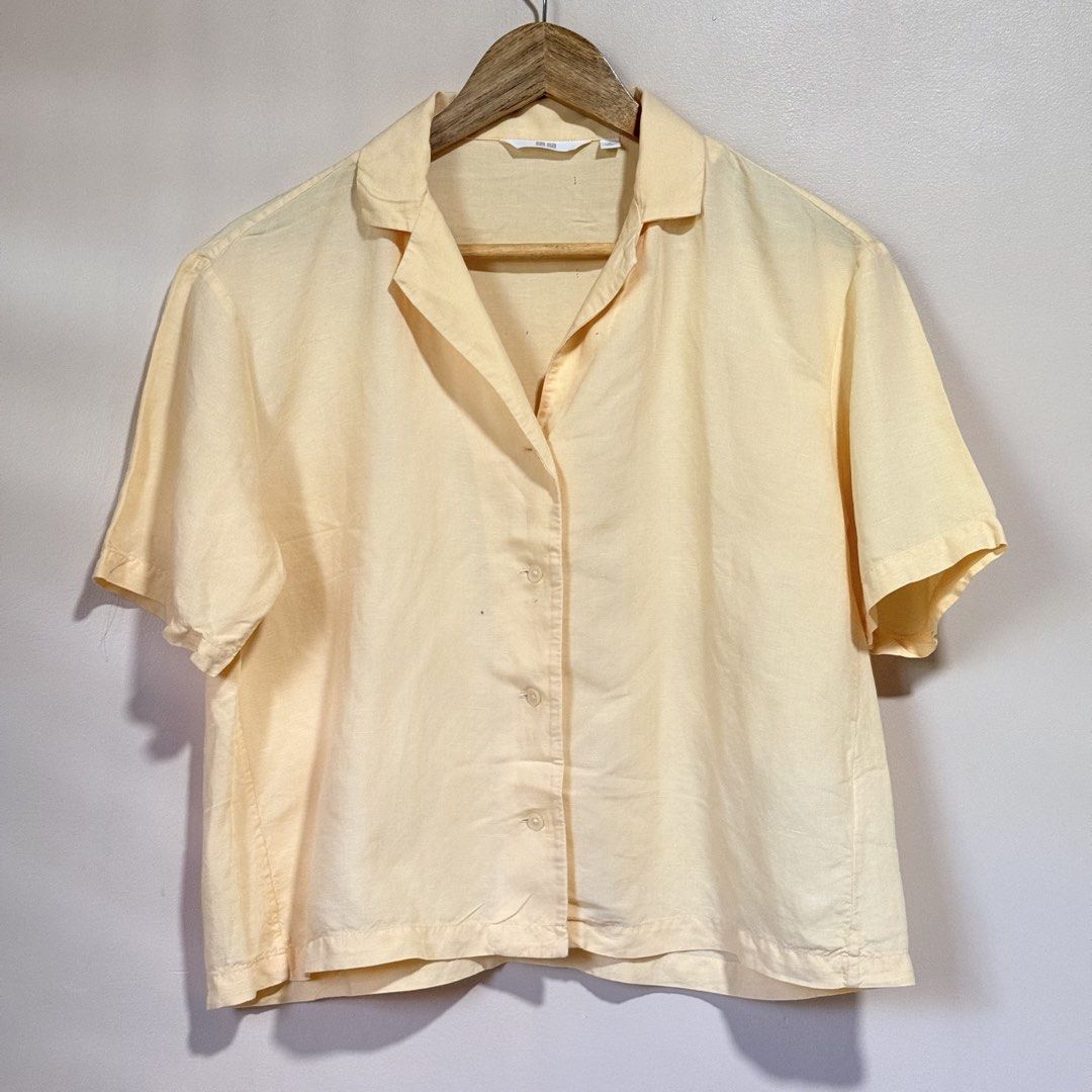 Uniqlo Linen Blend Shirt (Category: Shirts) located in Surigao. Submitted by nenafuentes (Listing ID 1467179770, Image 2). Description: Still in very good and presentable condition No stains or whatsoever Small on tag but runs big. Can fit M-L.
