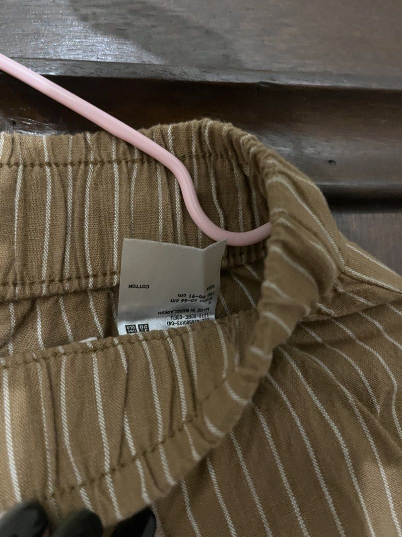 Uniqlo Linen Pants (Category: Other Bottoms) located in Makati City. Submitted by yoursecondbest (Listing ID 1467255755, Image 2). Description: This is new nilabhan lang..