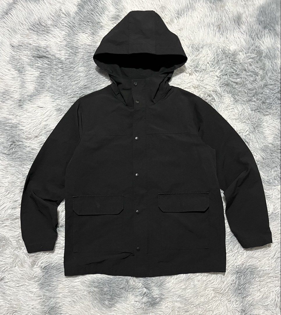 Uniqlo Mountain Parka Jacket (Category: Babies & Kids Fashion) located in Sasmuan (Sexmoan). Submitted by winterclothes.ph (Listing ID 1467330095, Image 1). Description: Uniqlo Mountain Parka Jacket 150 on tag Width 19.5 Length 24 Excellent Condition .