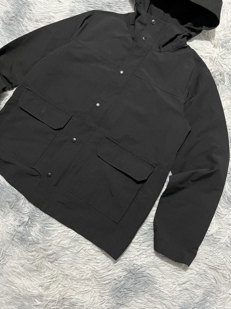 Uniqlo Mountain Parka Jacket (Category: Babies & Kids Fashion) located in Sasmuan (Sexmoan). Submitted by winterclothes.ph (Listing ID 1467330095, Image 3). Description: Uniqlo Mountain Parka Jacket 150 on tag Width 19.5 Length 24 Excellent Condition .