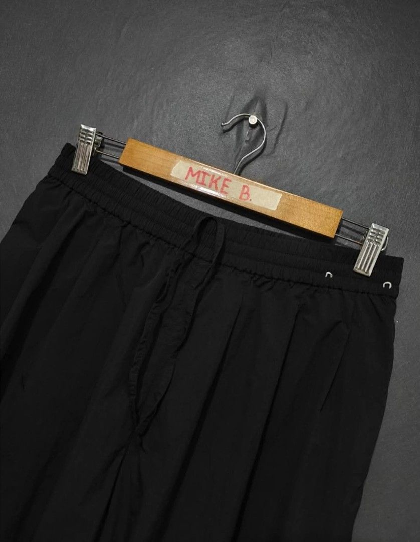 📍Uniqlo Nylon Culottes (Category: Other Bottoms) located in Antipolo. Submitted by simplehans (Listing ID 1467170153, Image 3). Description: ‎📍Uniqlo Nylon Culottes ‎Size XL (Black) ‎Waist- 28 to 40 ‎Length- 30 ‎Leg Open- 19 ‎Excellent Condition As New ‎DIRECT MESSAGE IF INTERESTED.