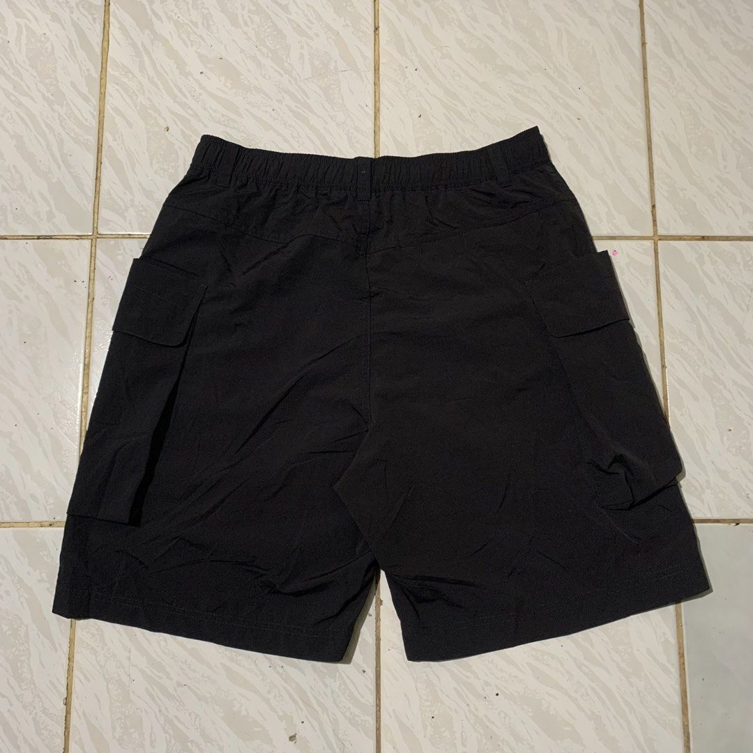 Uniqlo Parachute Cargo Short 5pockets (Category: Shorts) located in Cebu City. Submitted by johnferrer96412 (Listing ID 1467236662, Image 3). Description: Uniqlo Parachute Cargo Short 5pockets Medium Width 30-34 Length 21 Excellent condition Dm📩.