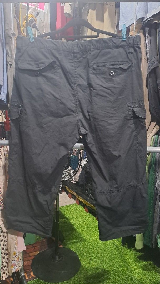 Uniqlo pedal shorts (Category: Shorts) located in Antipolo. Submitted by __watchu_finds (Listing ID 1467284281, Image 3). Description: color may vary due to lightning shipment: lalamove, lbc, grab jnt etc payment: gcash meetup: imall antipolo or nearby.