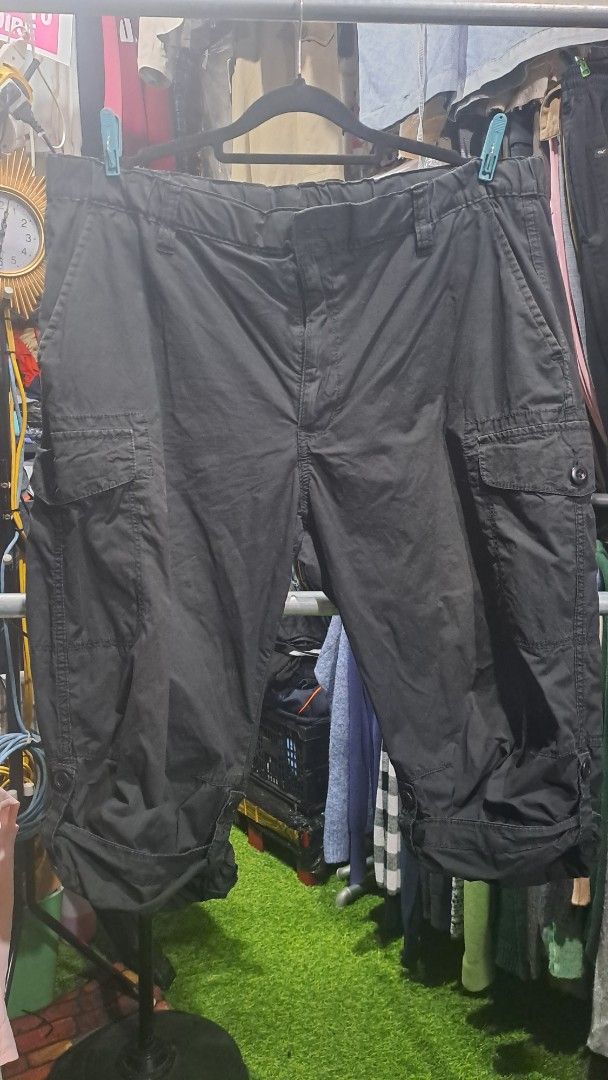 Uniqlo pedal shorts (Category: Shorts) located in Antipolo. Submitted by __watchu_finds (Listing ID 1467284281, Image 1). Description: color may vary due to lightning shipment: lalamove, lbc, grab jnt etc payment: gcash meetup: imall antipolo or nearby.