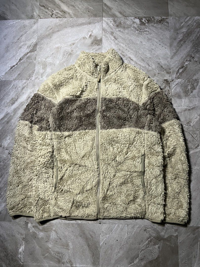 Uniqlo pile fleece (Category: Coats, Jackets and Outerwear) located in Butuan. Submitted by arahukay.ph (Listing ID 1467310134, Image 1). Description: Excellent condition Shipped .