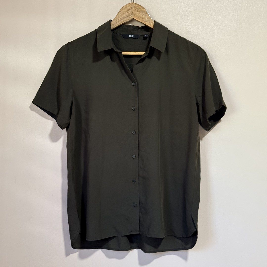 Uniqlo Rayon Airy Blouse (Category: Blouses) located in Surigao. Submitted by nenafuentes (Listing ID 1467177712, Image 1). Description: M on tag but has a slim fit Comfortably fits S-M up to 34” bust.