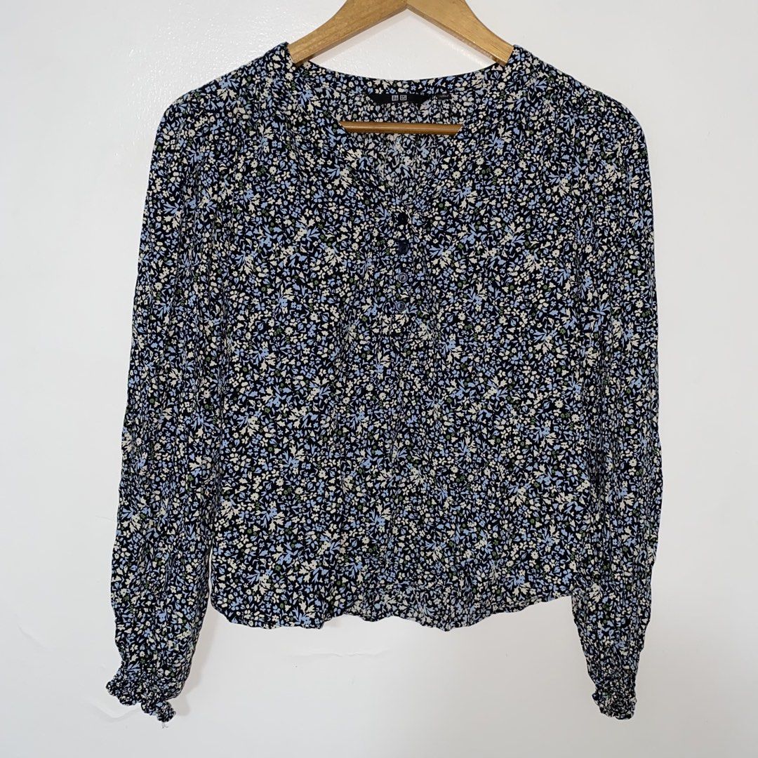 UNIQLO rayon printed top (Category: Blouses) located in San Jose del Monte. Submitted by mamiracky (Listing ID 1467302087, Image 2). Description: .