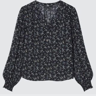 UNIQLO rayon printed top (Category: Blouses) located in San Jose del Monte. Submitted by mamiracky (Listing ID 1467303898, Image 2). Description: .
