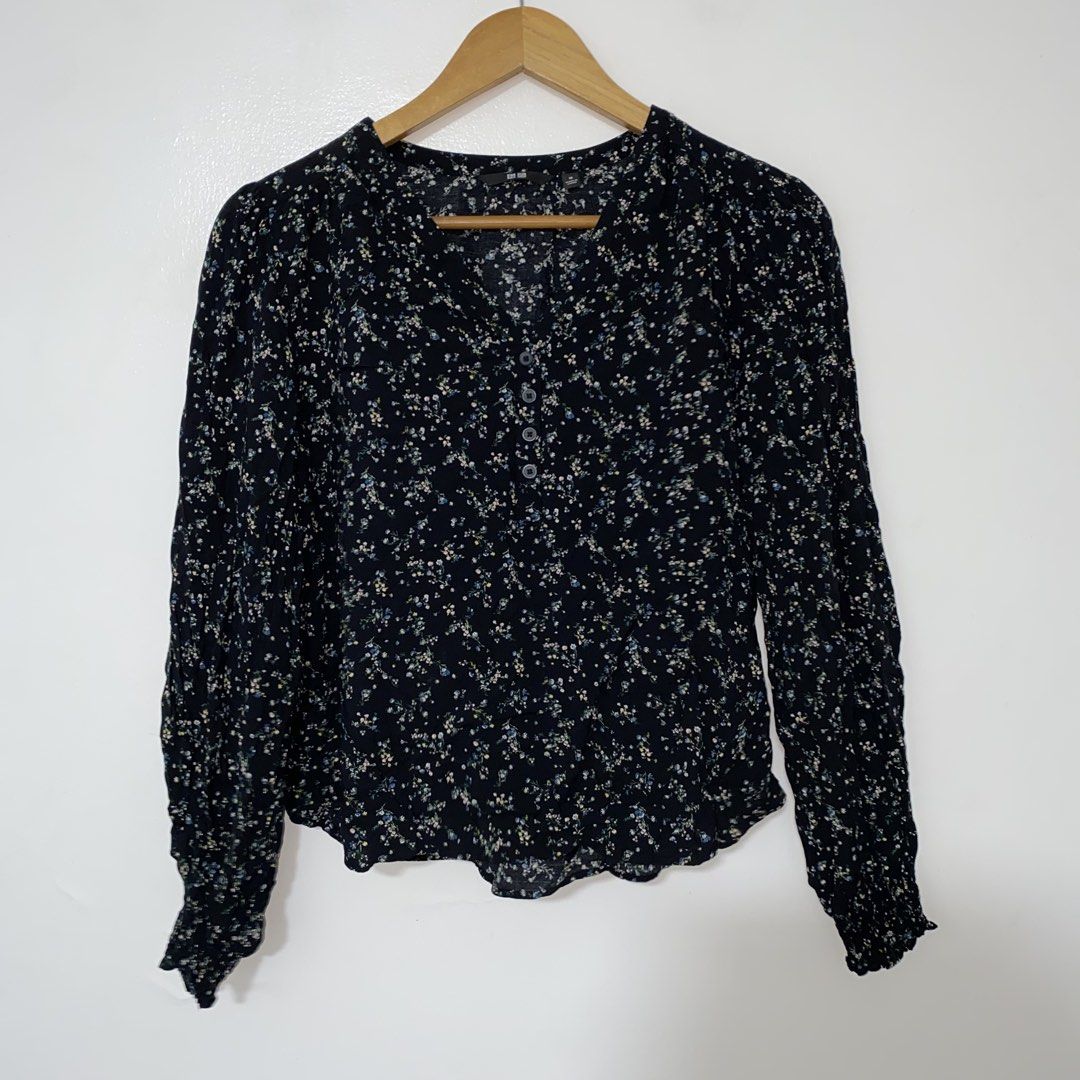 UNIQLO rayon printed top (Category: Blouses) located in San Jose del Monte. Submitted by mamiracky (Listing ID 1467303898, Image 3). Description: .