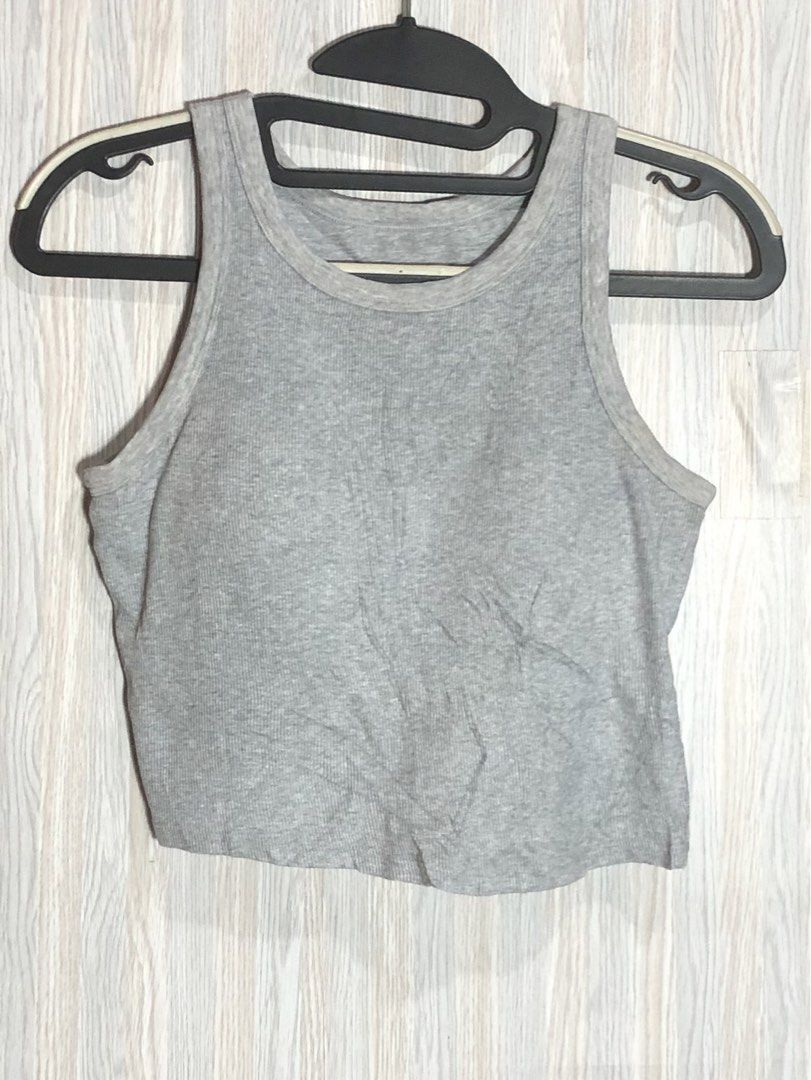 Uniqlo Ribbed Sleeveless Top Grey Medium (Category: Sleeveless) located in Montevista. Submitted by rdthriftshub (Listing ID 1467255769, Image 2). Description: - Brand: Uniqlo - Item: Ribbed Sleeveless Top - Color: Grey - Size: Medium (Bust: 35-37 inches / 89-94 cm) - Material: Shell (97% cotton, 3% elastane), Lining (95% cotton, 5% elastane) - Condition: Very good, ready to wear.