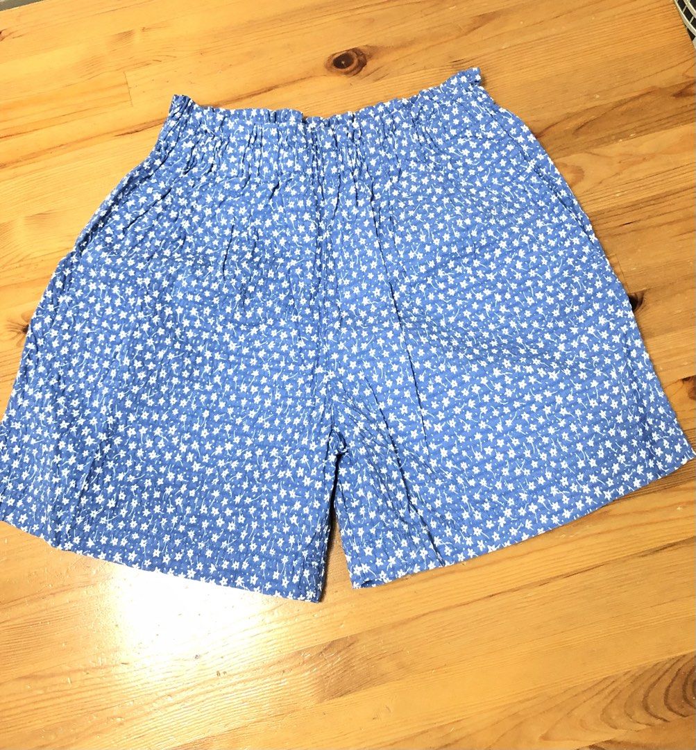 UNIQLO Shorts （分類：嬰兒及小童流行時尚）位於 Hong Kong。 由 bambihk 提交（商品編號 1467325580，圖片 1）。簡介： Size 150。