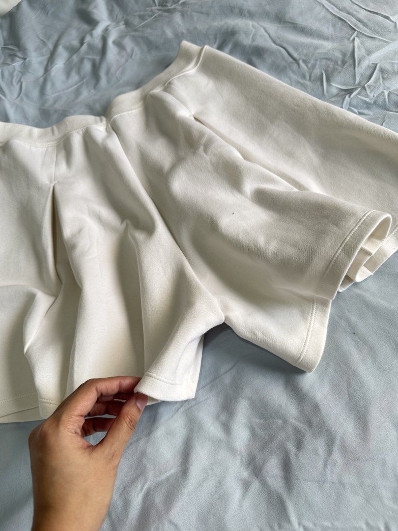 Uniqlo Short/Skirt (Category: Shorts) located in Batangas. Submitted by vybxx (Listing ID 1467178474, Image 2). Description: - Kids 160 in Uniqlo MY BODY FRAME (S-M) Bust - 34A Waist - 27 Height - 5'2 Ship via J&T + 80 sf Location: Batangas City.