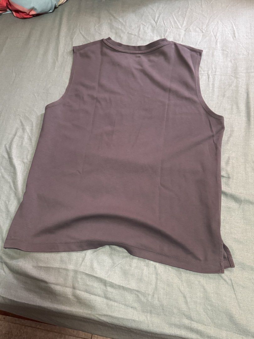 Uniqlo Sleeveless Men’s top (Category: Tshirts & Polo Shirts ) located in Imus. Submitted by jaimeenrico8 (Listing ID 1467203789, Image 2). Description: - Brand/Model: Uniqlo sleeveless top - Color: Purple - Size: Large - Material: Lightweight, breathable cotton - Design: Classic crew neckline with ribbed trim, tagless printed label - Fit: Straight hemline with side slits for comfortable movement - Condition/Use: Great staple piece for casual dai