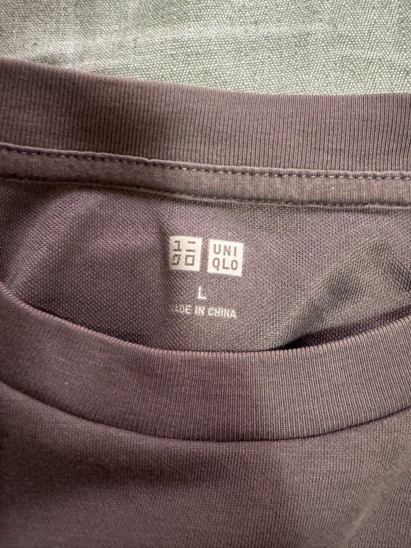 Uniqlo Sleeveless Men’s top (Category: Tshirts & Polo Shirts ) located in Imus. Submitted by jaimeenrico8 (Listing ID 1467203789, Image 3). Description: - Brand/Model: Uniqlo sleeveless top - Color: Purple - Size: Large - Material: Lightweight, breathable cotton - Design: Classic crew neckline with ribbed trim, tagless printed label - Fit: Straight hemline with side slits for comfortable movement - Condition/Use: Great staple piece for casual dai