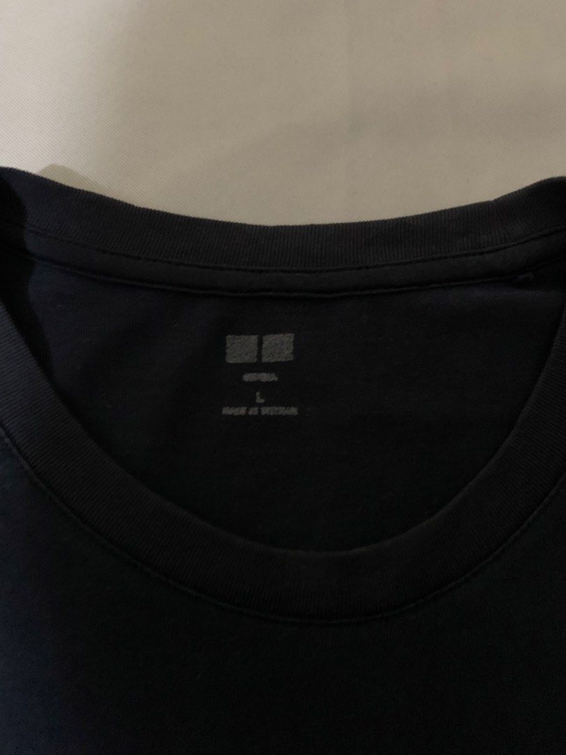Uniqlo Supima Shirt - L (Category: Tshirts & Polo Shirts ) located in Manila. Submitted by deehumphrey (Listing ID 1467211847, Image 3). Description: Uniqlo Supima shirt Size L on tag Black Dimes W 20 - L 29 inch.