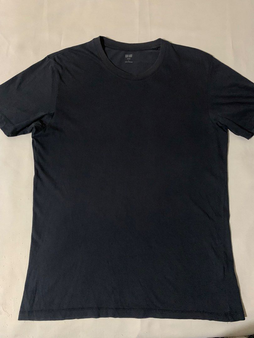 Uniqlo Supima Shirt - L (Category: Tshirts & Polo Shirts ) located in Manila. Submitted by deehumphrey (Listing ID 1467211847, Image 1). Description: Uniqlo Supima shirt Size L on tag Black Dimes W 20 - L 29 inch.