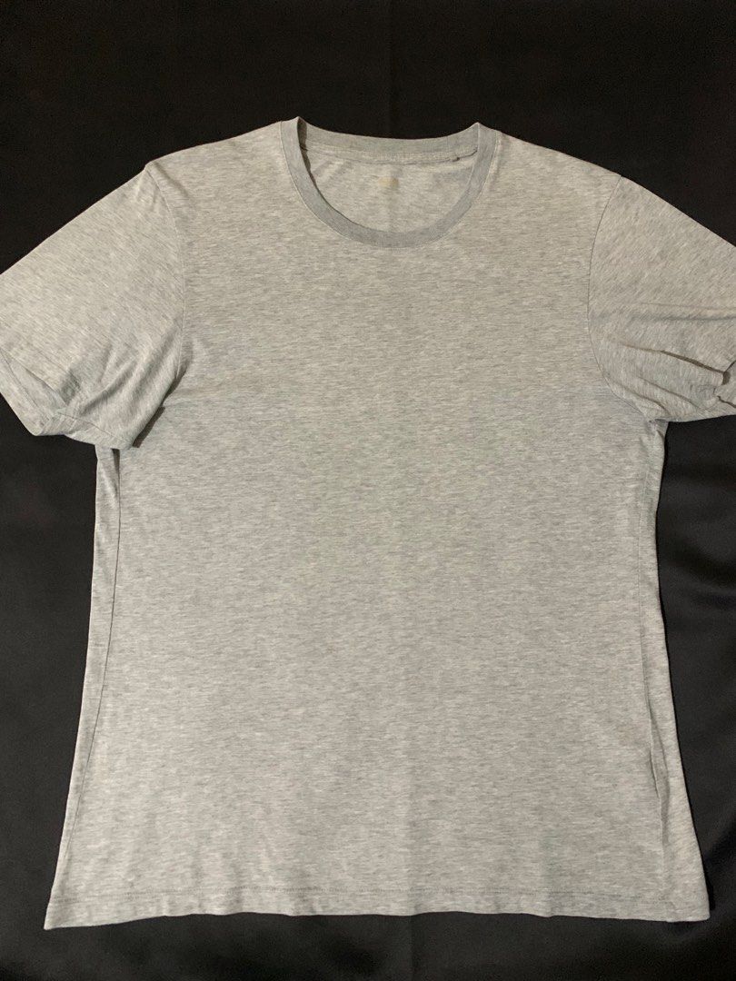 Uniqlo Supima Shirt - M (Category: Tshirts & Polo Shirts ) located in Manila. Submitted by deehumphrey (Listing ID 1467212417, Image 1). Description: Uniqlo Supima Shirt Size M on tag.