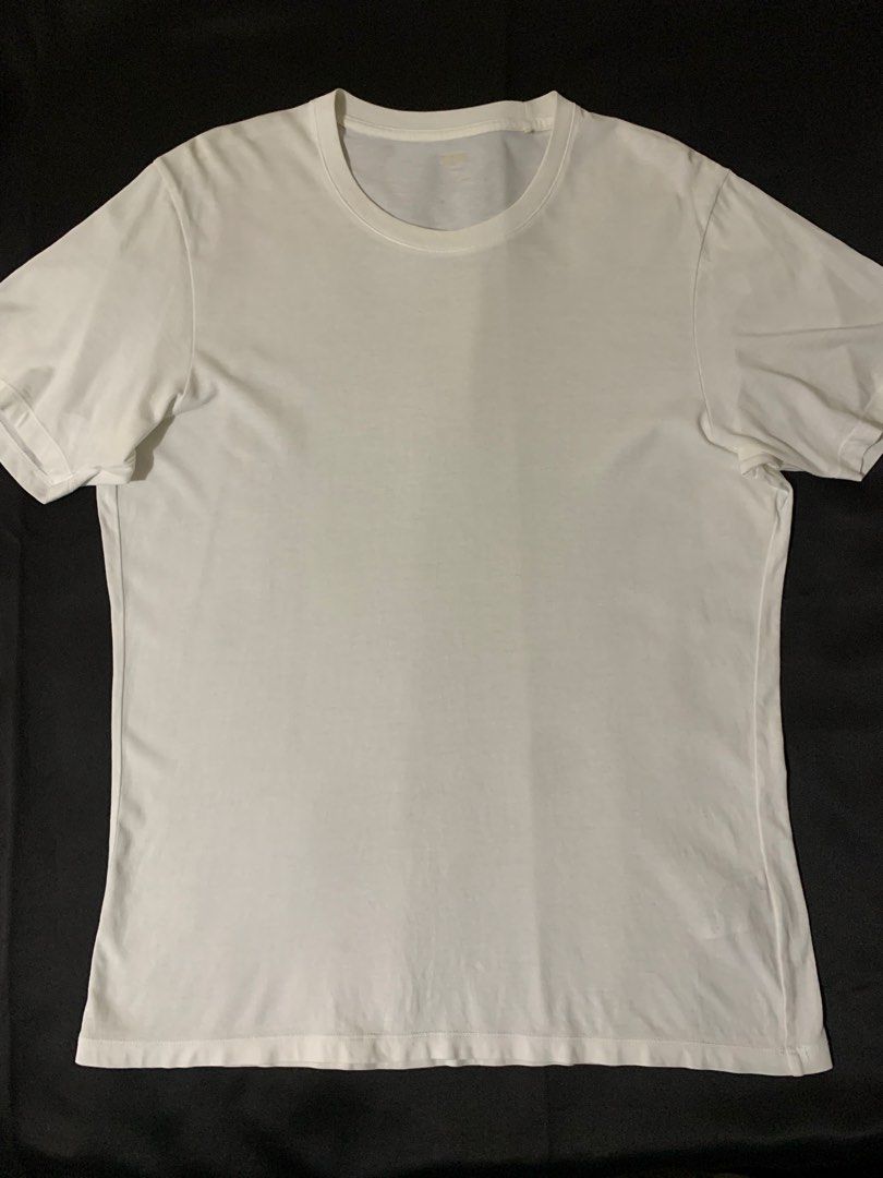 Uniqlo Supima White L (Category: Tshirts & Polo Shirts ) located in Manila. Submitted by deehumphrey (Listing ID 1467213126, Image 1). Description: Uniqlo Supima Shirt Size L on tag .