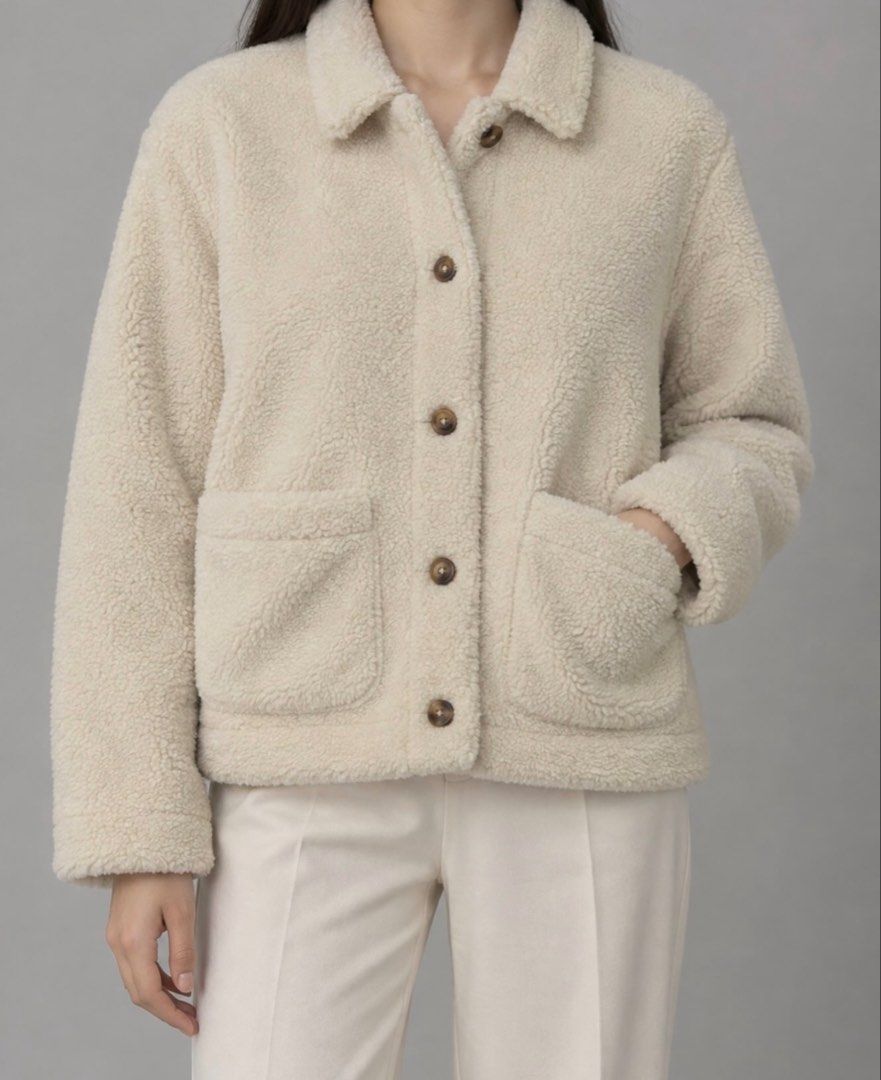 UNIQLO Teddy Jacket Medium (Category: Coats, Jackets and Outerwear) located in Cabanatuan. Submitted by pixiecollections (Listing ID 1467262059, Image 1). Description: Medium Teddy Jacket from UNIQLO .