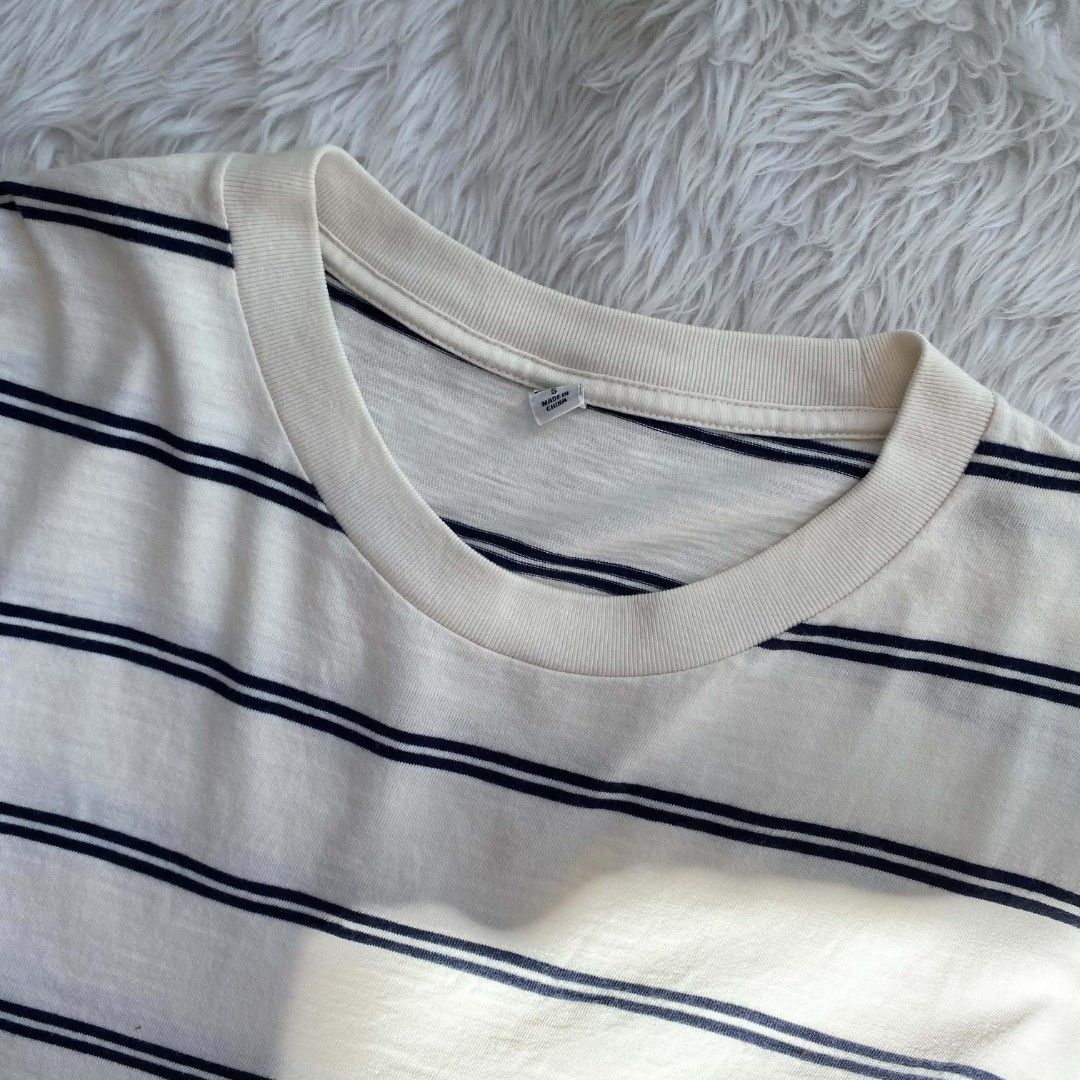 Uniqlo tee (Category: Tshirts & Polo Shirts ) located in Laoag. Submitted by eleacurations (Listing ID 1467247945, Image 2). Description: Uniklo tee Small on tag keri to Medium men ₱180 Mine now pay now📍.