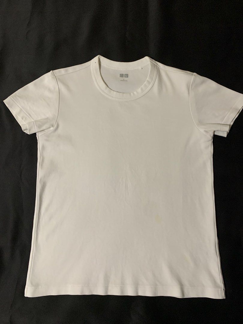 Uniqlo U white thick shirt L (Category: Tshirts & Polo Shirts ) located in Manila. Submitted by deehumphrey (Listing ID 1467210922, Image 1). Description: Uniqlo U White Shirt Size L on tag Dimension : W 17.5 - L 23 For woman size - maliit sya for L kaya for woman.