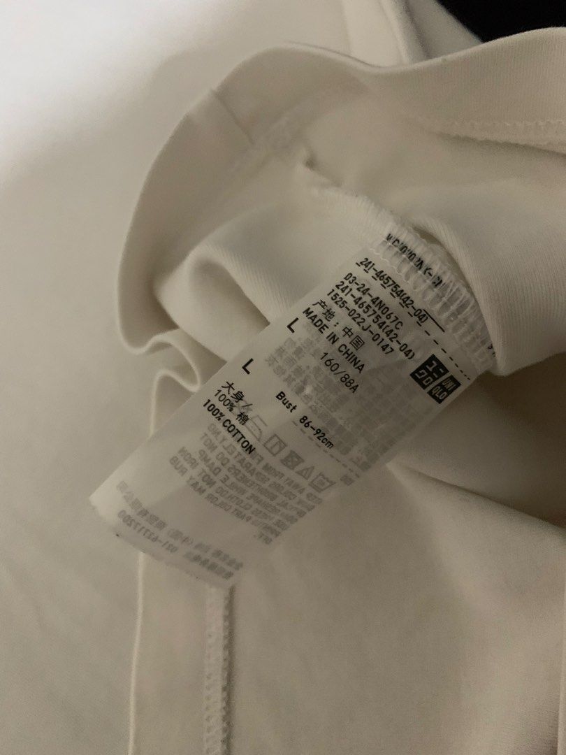 Uniqlo U white thick shirt L (Category: Tshirts & Polo Shirts ) located in Manila. Submitted by deehumphrey (Listing ID 1467210922, Image 2). Description: Uniqlo U White Shirt Size L on tag Dimension : W 17.5 - L 23 For woman size - maliit sya for L kaya for woman.