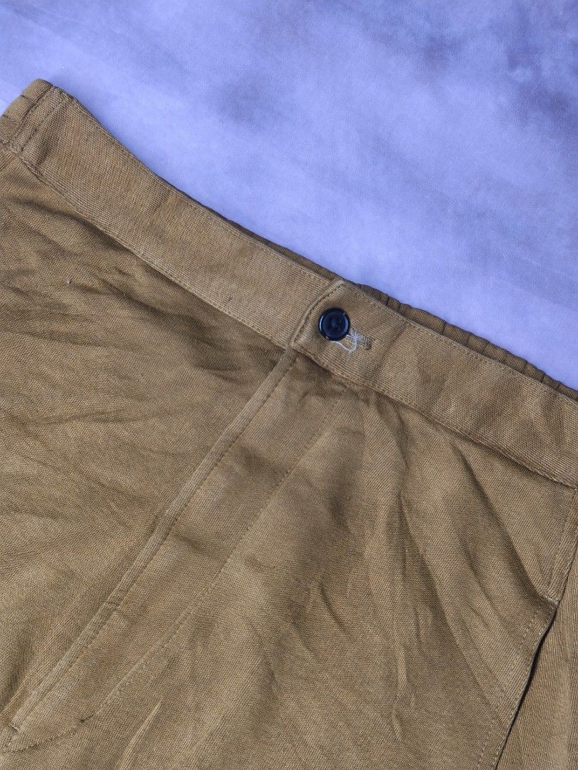 Uniqlo U barrel sweat pants (Category: Chinos) located in San Jose. Submitted by dripdropph22 (Listing ID 1467239215, Image 2). Description: Uniqlo U wide fit curve pants 420 + sf Issue: small scratch No lace Unli vouche Unli VC.