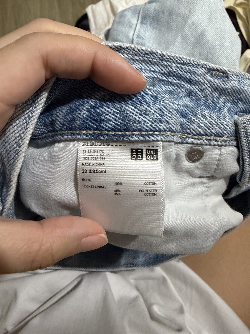 Uniqlo Wide Leg Denim (Category: Jeans) located in Manila. Submitted by karely (Listing ID 1467241965, Image 2). Description: Uniqlo Denim Wide Leg.