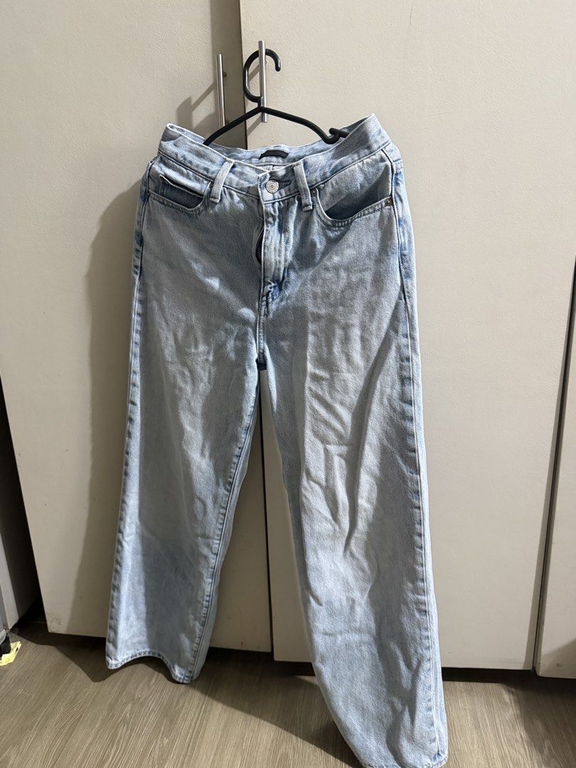 Uniqlo Wide Leg Denim (Category: Jeans) located in Manila. Submitted by karely (Listing ID 1467241965, Image 1). Description: Uniqlo Denim Wide Leg.