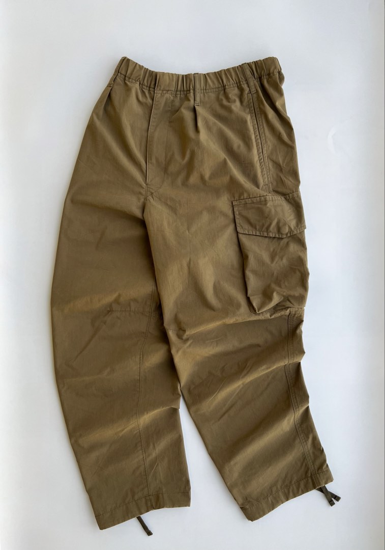 Parchute Design Uniqlo wide parachute cargo pants, Men's Fashion, Bottoms, Joggers on ...