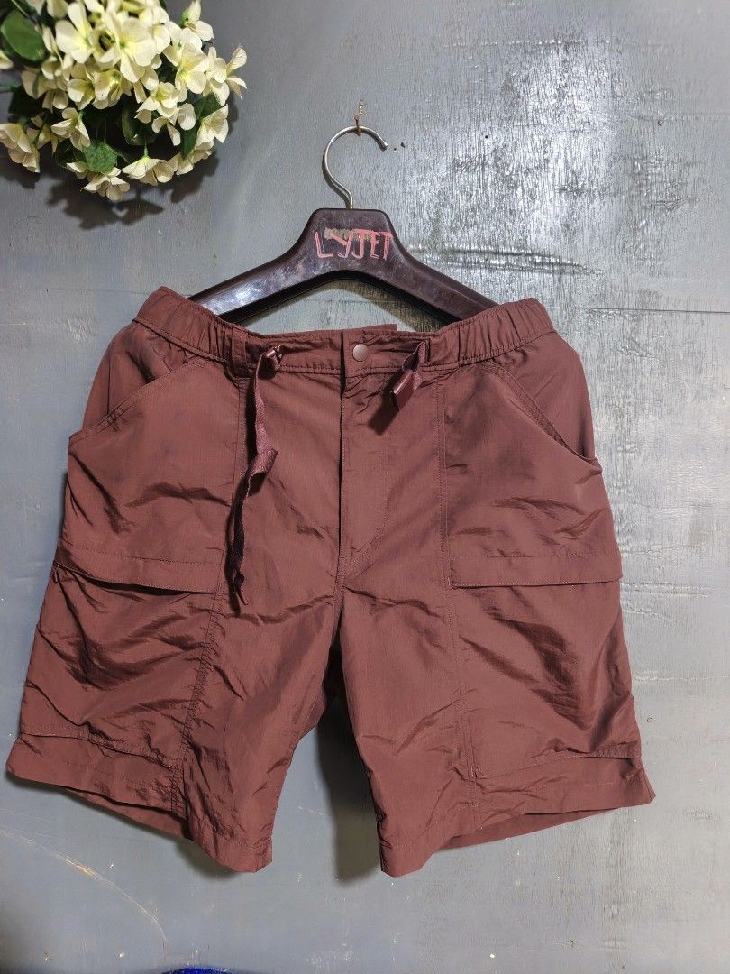 Uniqlo woven short (Category: Luxury Apparel) located in Tacurong. Submitted by lyjetbrandedfinds_1827 (Listing ID 1467220841, Image 1). Description: 32" waist.