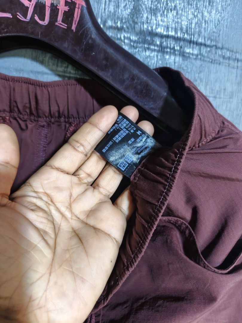Uniqlo woven short (Category: Luxury Apparel) located in Tacurong. Submitted by lyjetbrandedfinds_1827 (Listing ID 1467220841, Image 3). Description: 32" waist.
