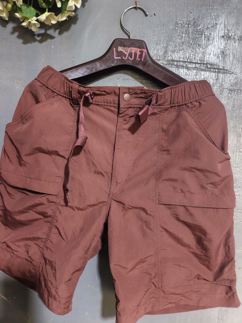 Uniqlo woven short (Category: Luxury Apparel) located in Tacurong. Submitted by lyjetbrandedfinds_1827 (Listing ID 1467220841, Image 2). Description: 32" waist.