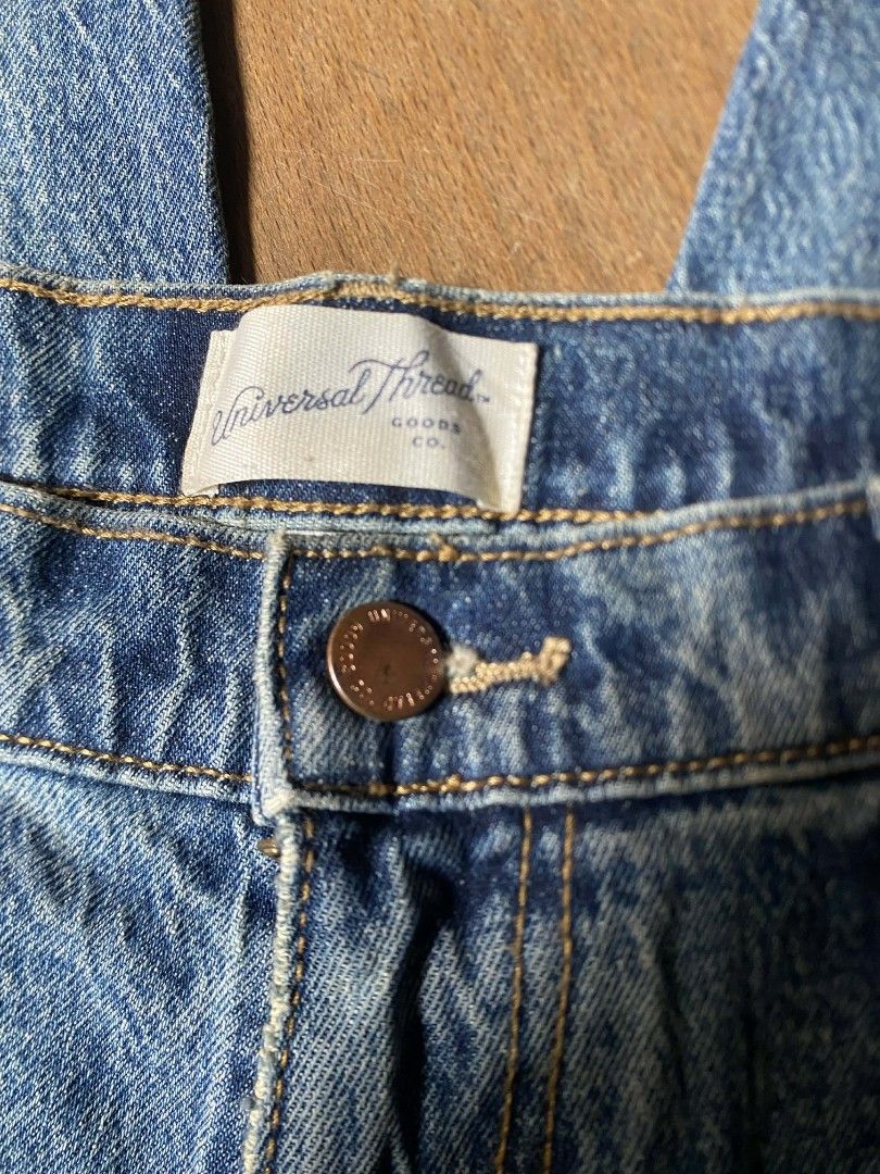 Universal thread pants (Category: Jeans) located in Manila. Submitted by thriftnicarl.3 (Listing ID 1467323781, Image 3). Description: waist - 36 length - 39 thigh - 14 leg opening - 8.7 price - 399 Free via jnt.