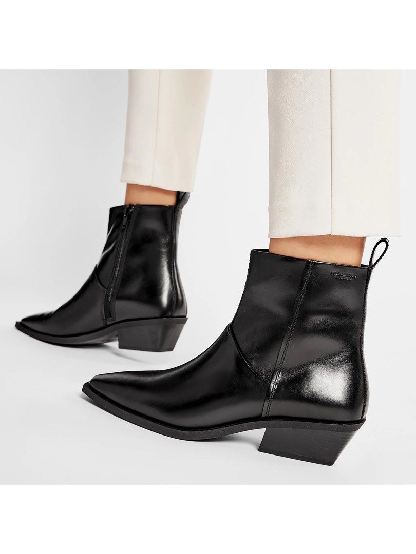 Vagabond Shoemakers (Category: Boots) located in Caloocan City. Submitted by marcapina2211 (Listing ID 1467309260, Image 2). Description: Vagabond Shoemakers Ally Chelsea Boots Black - Women’s Ankle Boots Size 7 Size: 7US 23.6CM 🏷️Price: ₱1,500 Issue: Minimal Dents and Creases Excellent condition 📍North Caloocan.