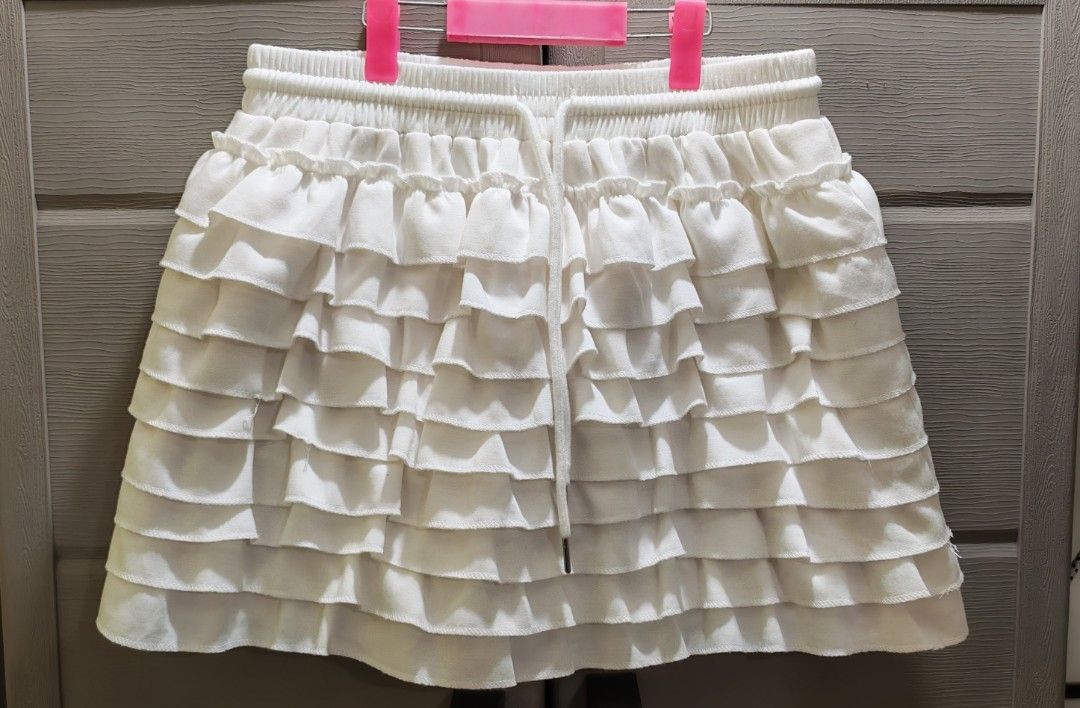 Valentino Paris White Ruffled Skort (Category: Skirts) located in Mandaluyong City. Submitted by trisha_001 (Listing ID 1467274201, Image 1). Description: - Brand: Valentino Paris - Color: White - Size: Tag says size 7 - Material: 100% cotton with viscose ribbed details - Design: Multiple tiered ruffles cascading down the front - Waist: Elastic waistband with adjustable drawstring closure - Condition: Clean and ready to wear - 28 to 32 inches wai