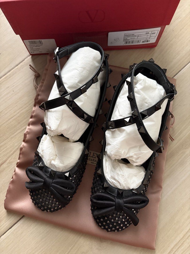 Valentino Rockstud Ballet Flats (Size 35 1/2) (Category: Sneakers & Footwear) located in Quezon City. Submitted by kaaat15 (Listing ID 1467257139, Image 2). Description: .