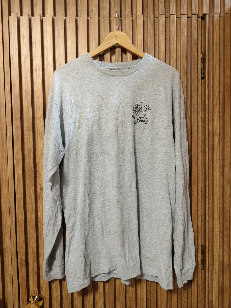vans (Category: Tshirts & Polo Shirts ) located in San Fernando. Submitted by SungkiThrift (Listing ID 1467356616, Image 3). Description: vans longsleeve large - xl issue : small pinhole.