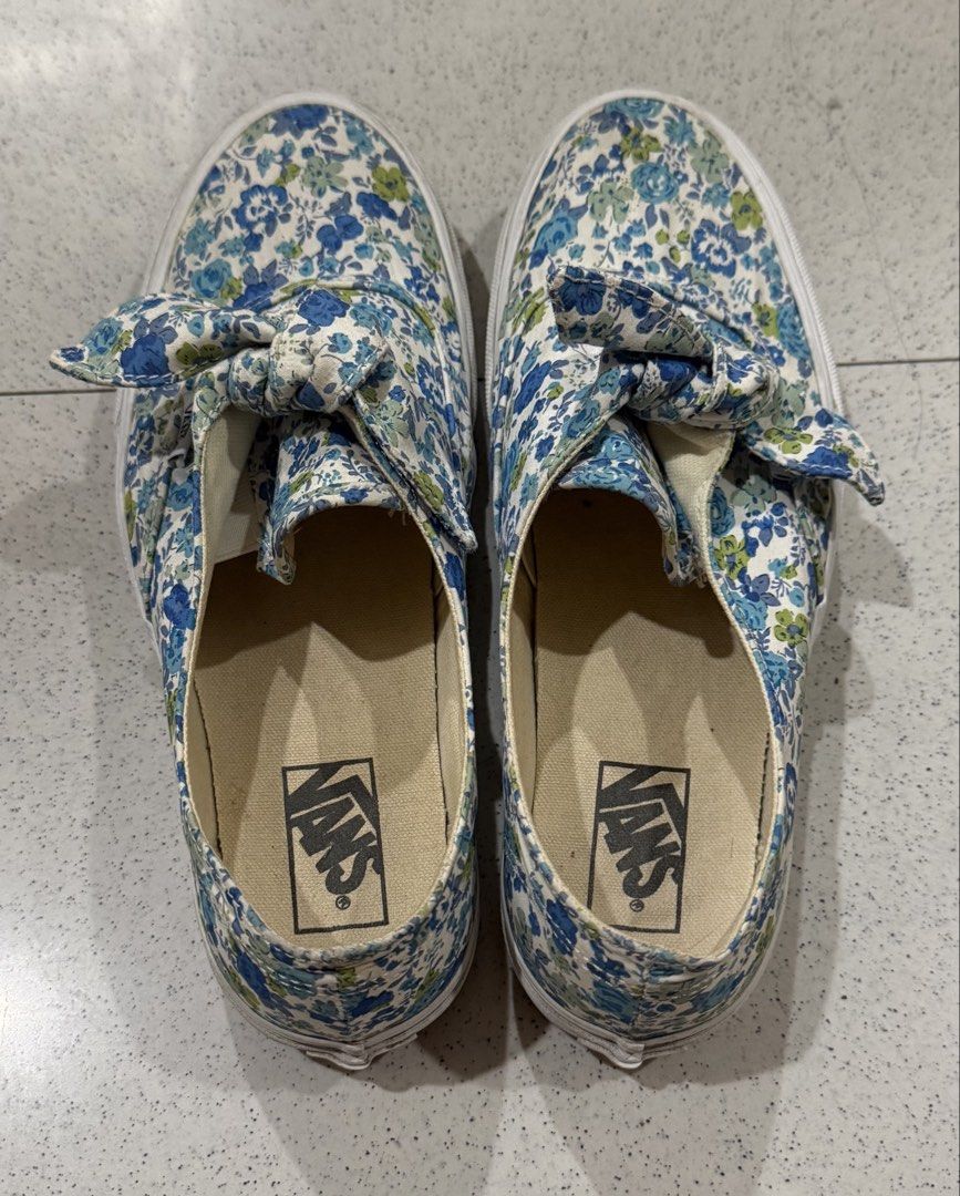 Vans Authentic Knotted Ditsy Floral -PRELOVED- (Category: Sneakers) located in Quezon City. Submitted by andanel16 (Listing ID 1467216864, Image 1). Description: Vans Authentic Knotted Ditsy Floral Used 2x From USA (padala) US Men 8 US Women 9.5 RFS: Declutter/ not using anymore With minor stain due to storage (see photo) No box included These are preloved/declutter items, so please manage your expectations. Minor signs of use may be present due 