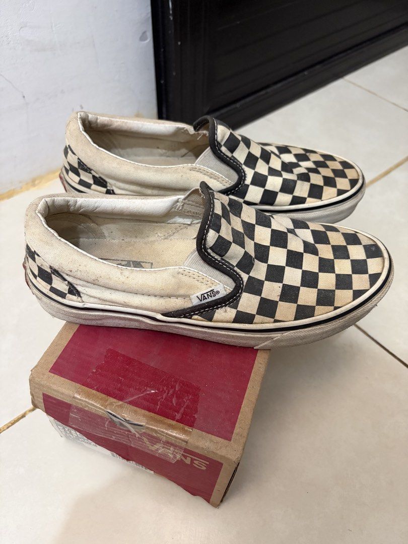 Vans Classic Slip-On Checkerboard Black and White (Category: Sneakers) located in Rodriguez. Submitted by rinren_ (Listing ID 1467352508, Image 1). Description: - needs deep cleaning - used multiple times and last worn around 2023. stuck in storage since. RFS: not using anymore MOP: GCash.