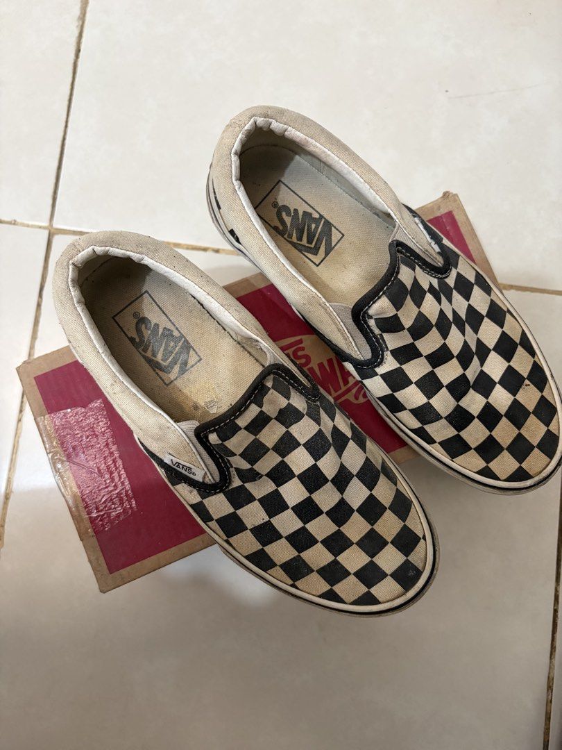 Vans Classic Slip-On Checkerboard Black and White (Category: Sneakers) located in Rodriguez. Submitted by rinren_ (Listing ID 1467352508, Image 2). Description: - needs deep cleaning - used multiple times and last worn around 2023. stuck in storage since. RFS: not using anymore MOP: GCash.