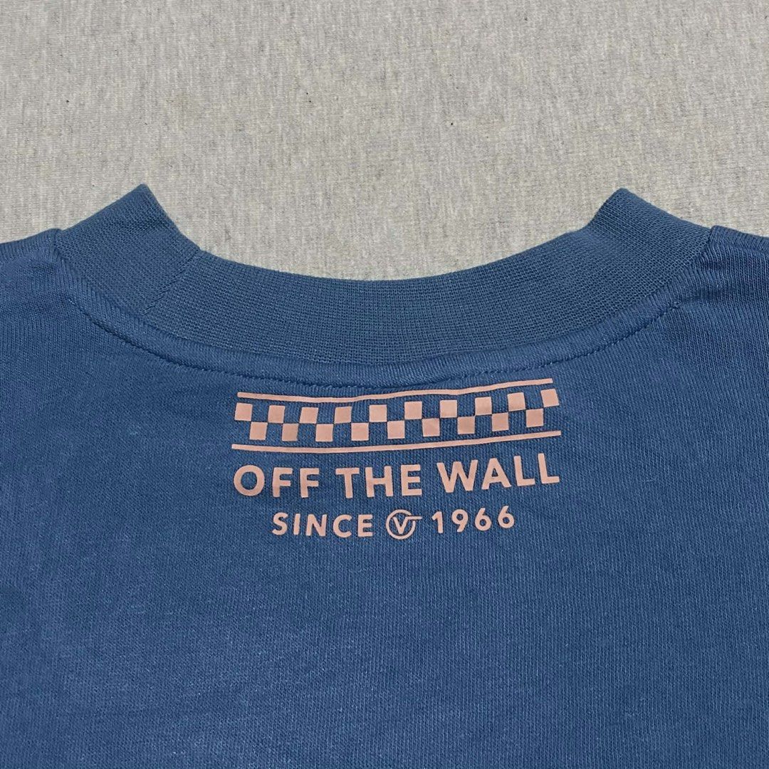 vans off the wall (Category: Longsleeves) located in Mabalacat. Submitted by stellargarments (Listing ID 1467308759, Image 3). Description: Length : 21 Width : 21 Condition : 9/10 super duper nice fitting ganda ng logos buong buo masikip pa ribbing complete all very comfy & smooth on skin need wash no major stain fresh from bale.