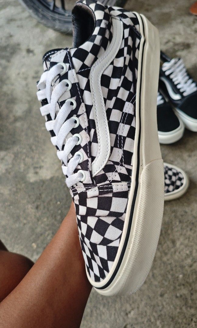 Vans os (Category: Sneakers) located in Sultan Kudarat. Submitted by thrifted01 (Listing ID 1467321439, Image 2). Description: us11 mens loc mindanao.