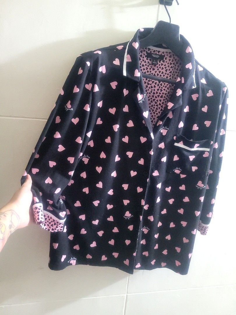 Vera Wang Pajama Top (Category: Blouses) located in Los Banos. Submitted by lopecruz (Listing ID 1467301833, Image 3). Description: armpit : 24" length : 24" like new, no flaws M-L.