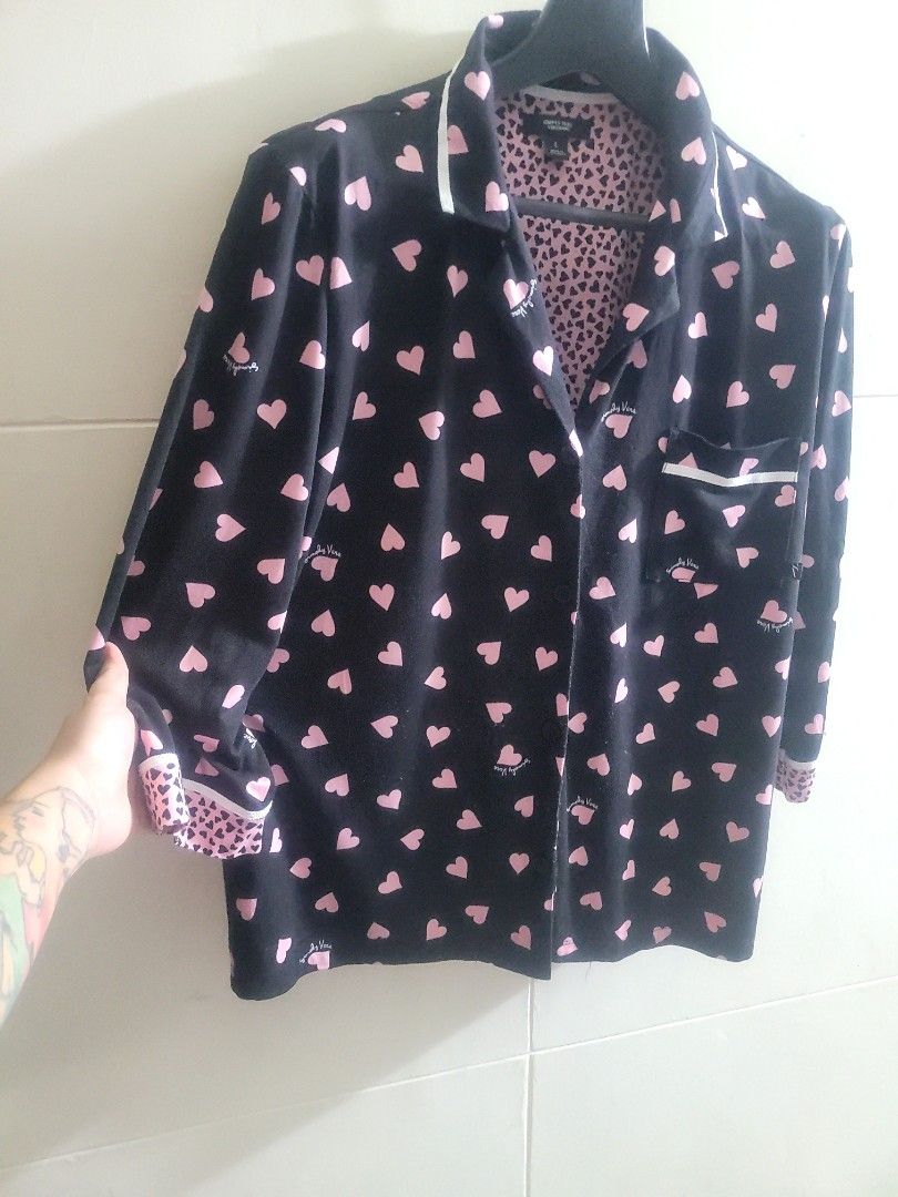 Vera Wang Pajama Top (Category: Blouses) located in Los Banos. Submitted by lopecruz (Listing ID 1467301833, Image 2). Description: armpit : 24" length : 24" like new, no flaws M-L.
