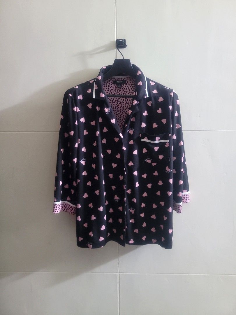 Vera Wang Pajama Top (Category: Blouses) located in Los Banos. Submitted by lopecruz (Listing ID 1467301833, Image 1). Description: armpit : 24" length : 24" like new, no flaws M-L.