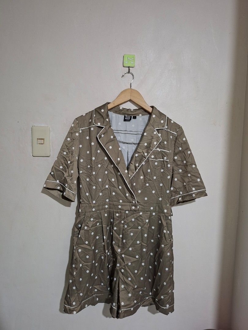 Vero moda polka dot romper L (Category: Rompers) located in Subic. Submitted by petitecorner22 (Listing ID 1467284115, Image 2). Description: silk/satin Polka dot olive is green side pockets pretty length 32 bust up to 40 waist 32 missing belt.