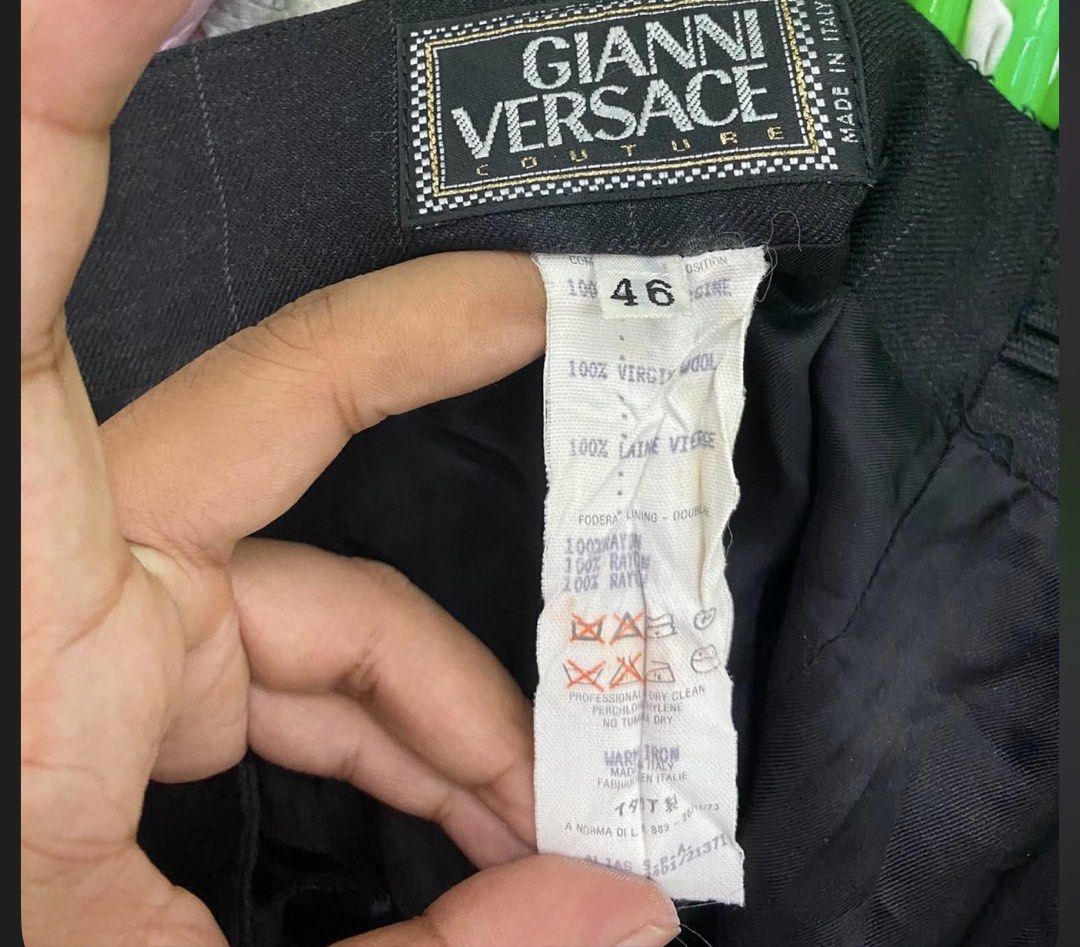Versace skirt (Category: Other Bottoms) located in Manila. Submitted by hell_market (Listing ID 1467289895, Image 2). Description: .