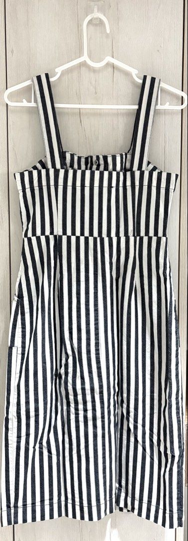 Stradivarius Vertical Striped Dress (Category: Dresses) located in Manila. Submitted by pre.lov3d (Listing ID 1467283490, Image 2). Description: .