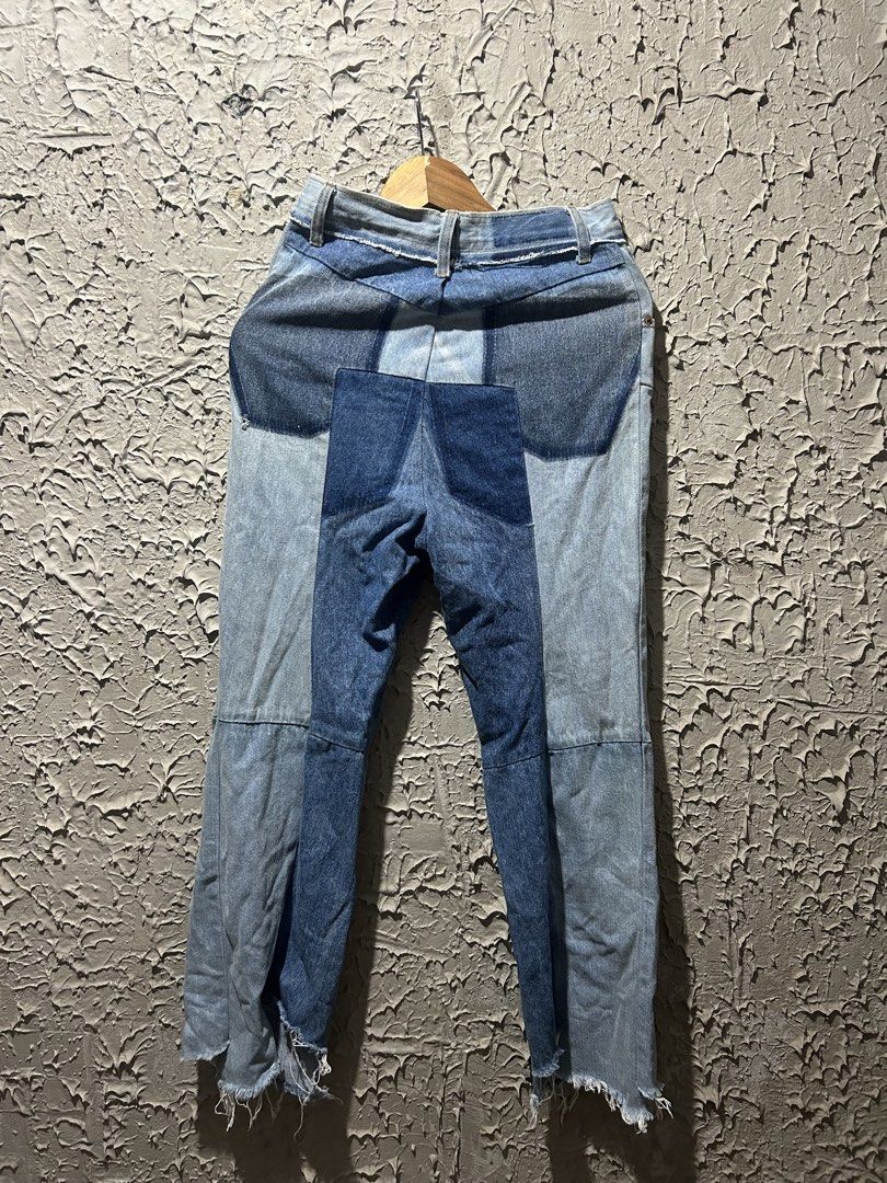 vetements x levis (Category: Jeans) located in Naga. Submitted by babyneptune (Listing ID 1467256252, Image 2). Description: verrygood condition issue pinhole.